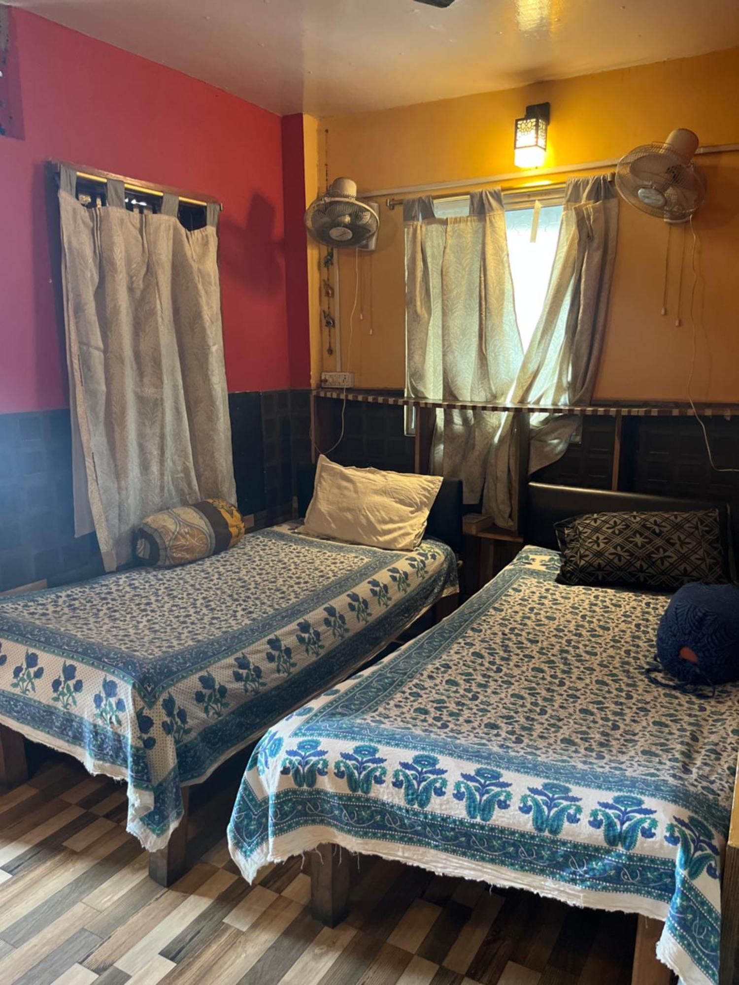 Calcutta Backpackers Homestay- For Travellers And Backpackers Extérieur photo
